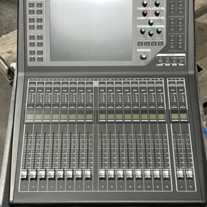 Yamaha QL-1 Mixing Console
